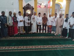 Cabup Lahat YM lakukan sholat Berjamaah Bersama Warga