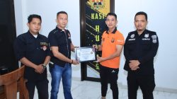 DPW PW Fast Respon Provinsi Jambi Apresiasi Humas Polresta Jambi Berikan Plakat  Piagam Penghargaan.