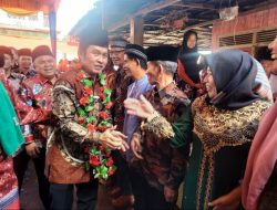 Yulius Maulana Tamu Ter Istimewa Di Sambut Dengan Kalungan Bunga